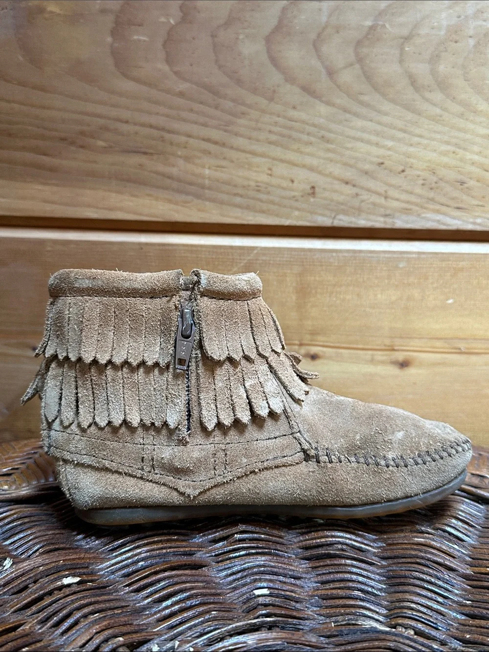 Minnetonka leather side zip moccasin fringe rigid sole size 11